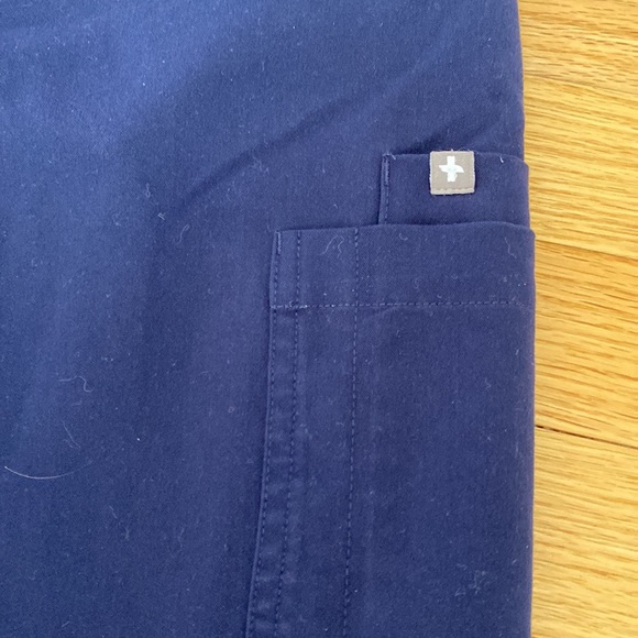 Figs Scrubs Set Navy Catarina One Pocket Top and Yola Scrub Pants Scrub Set XS S - Picture 13 of 15